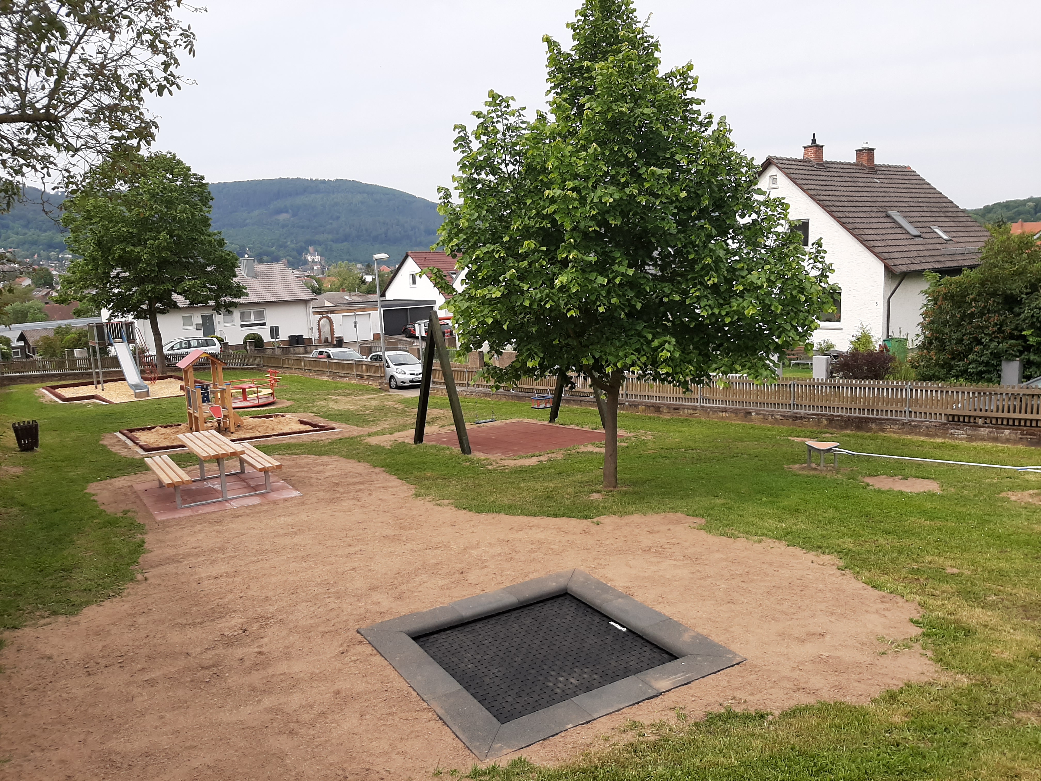 Am Lindenbaum Spielplatz.jpg